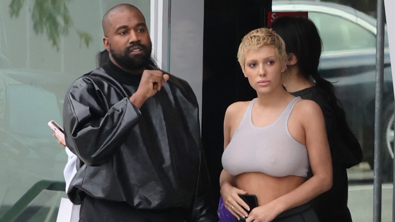 Kanye West e Bianca Censori es 1