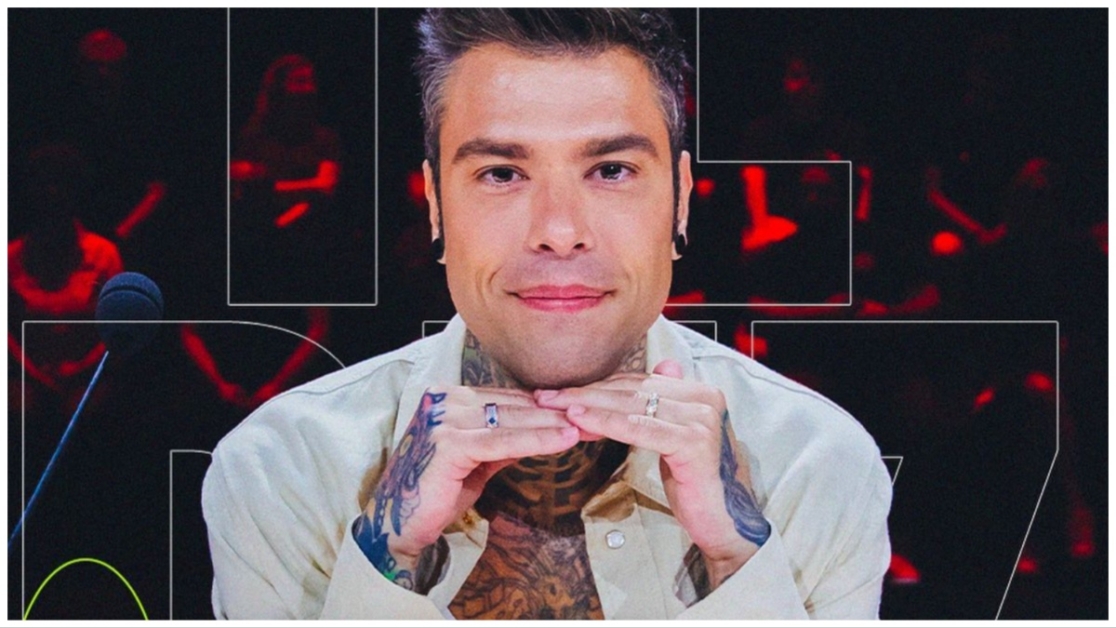 Fedez beve birra in diretta i