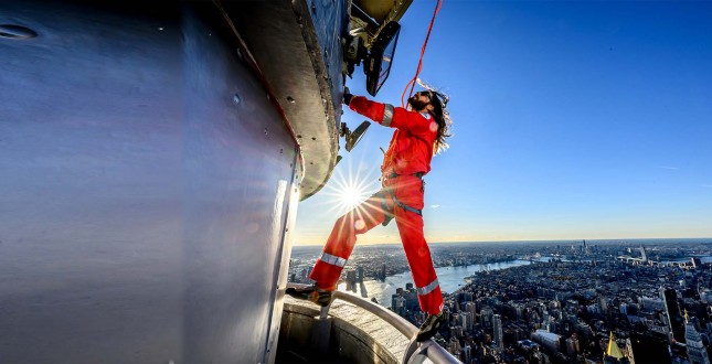 Jared Leto scala l’Empire State Building di New York: foto esclusive del cantante in un’impresa mozzafiato