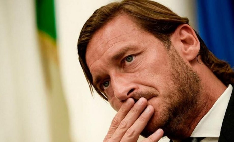 La reazione di Totti alle rive