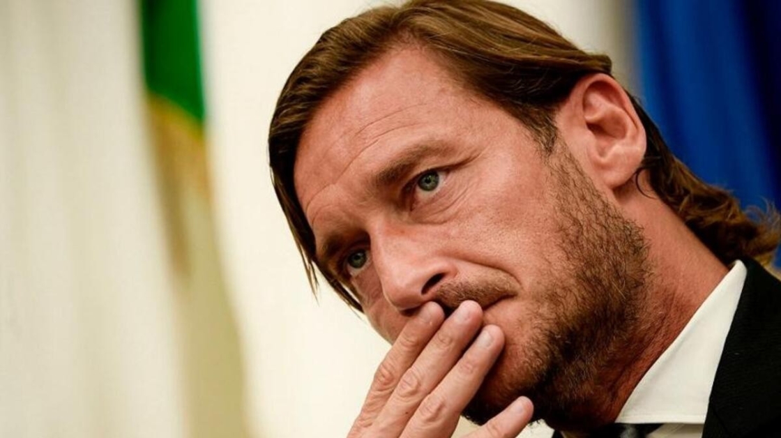 La reazione di Totti alle rive