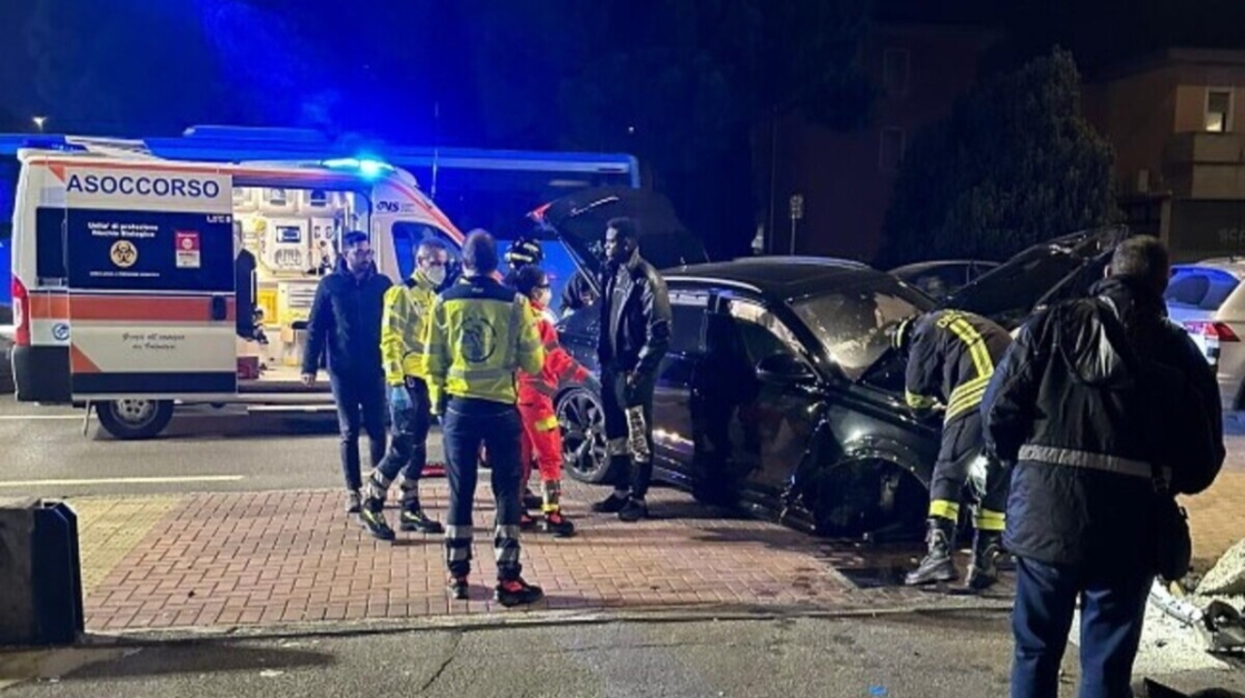 Mario Balotelli coinvolto in un grave incidente automobilistico durante la notte