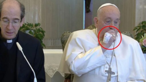 Papa Francesco Scoperta una L