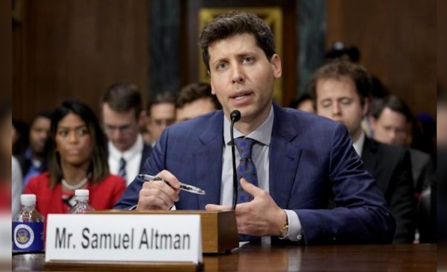 Sam Altman richiamato da OpenA