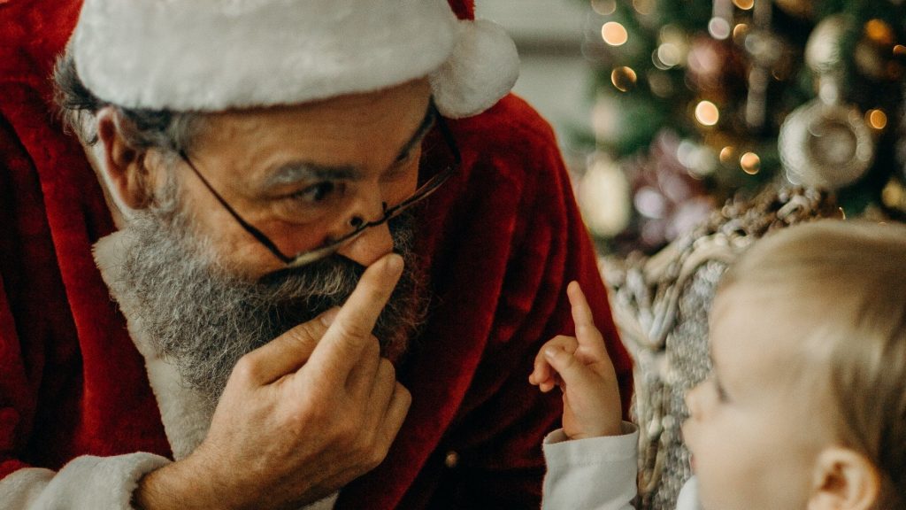 I migliori libri per bambini da 3 a 10 anni da regalare a Natale: una  selezione dettagliata di titoli imperdibili per coinvolgere e divertire i  più piccoli durante le festività.