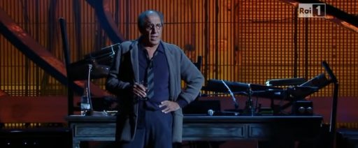 Adriano Celentano sul palco di