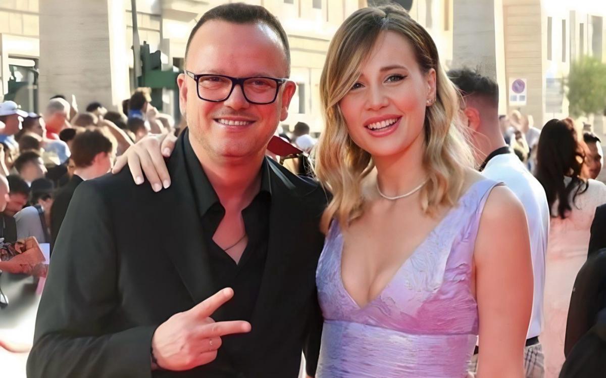 Gigi D'Alessio, la romantica dedica d'amore in tv: chi è Denise Esposito