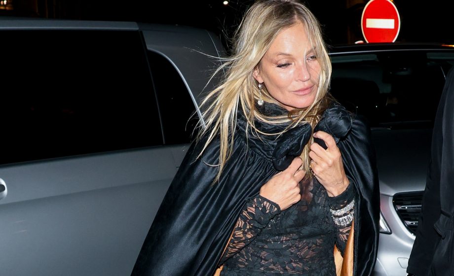 Kate Moss compie 50 anni fest