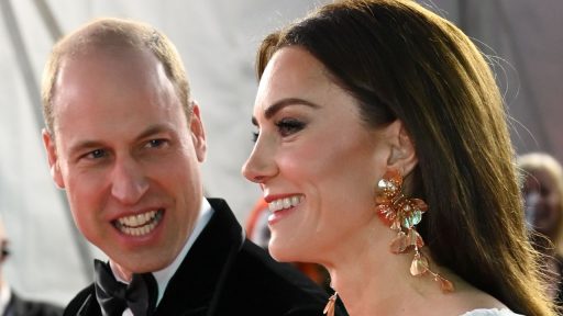 William vicino a Kate priorit