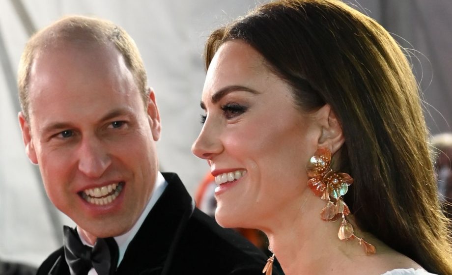 William vicino a Kate priorit