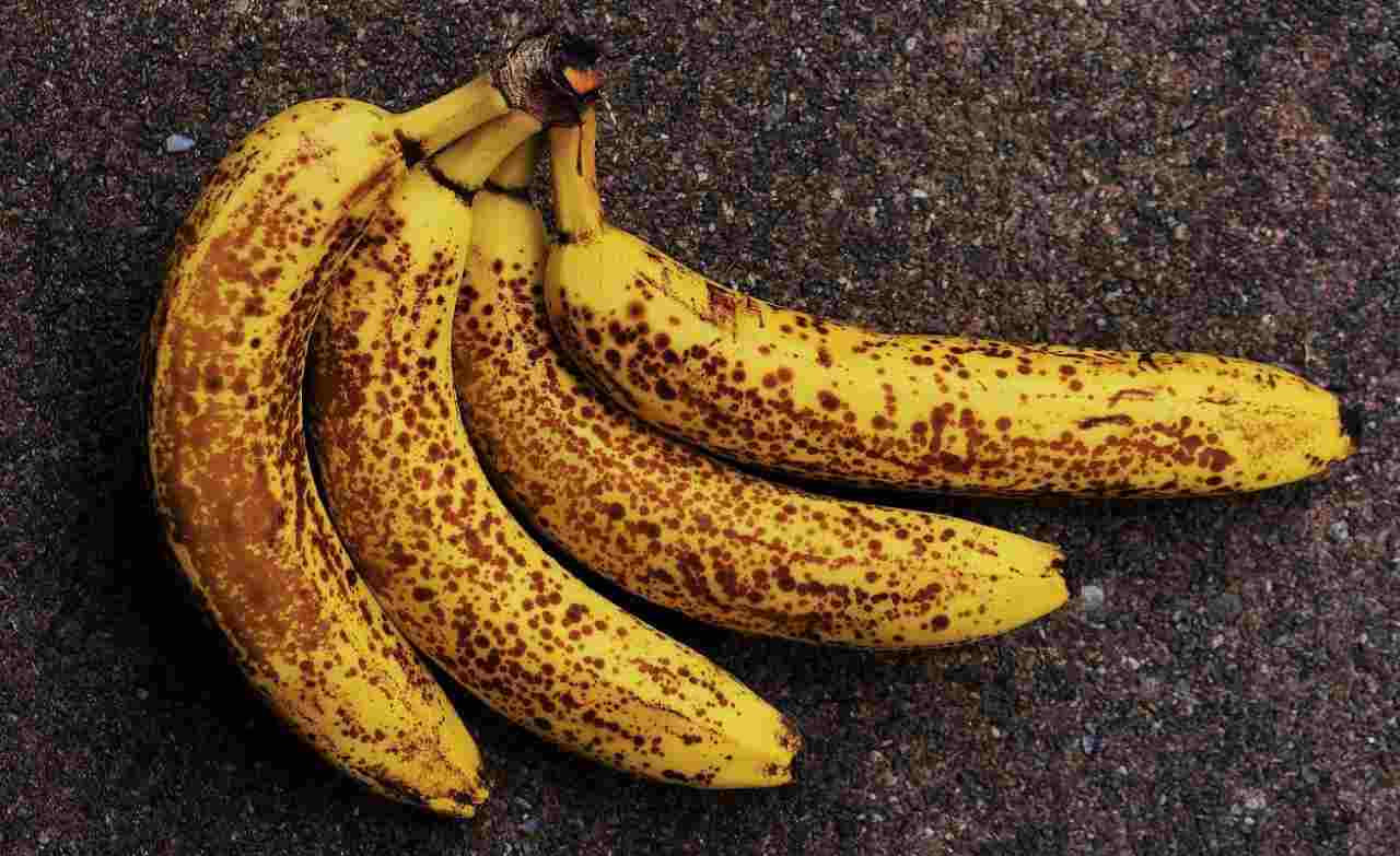 Banane, con questo trucco non maturano più troppo: addio alle macchie nere