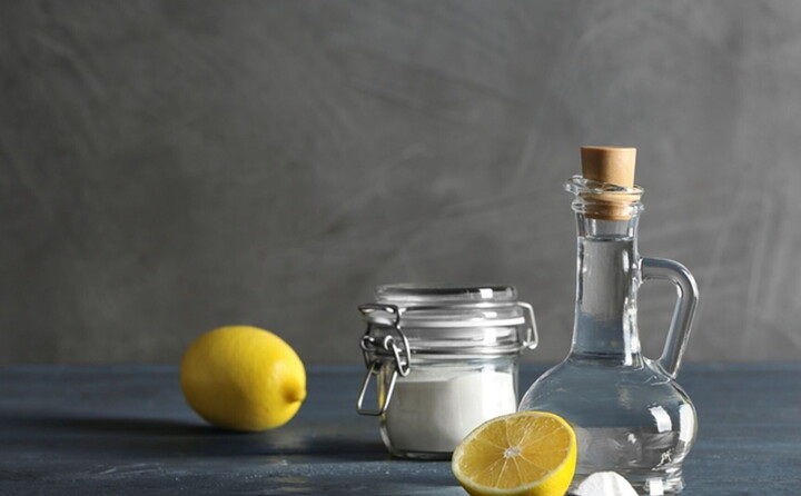 Bicarbonato e limone: la ricetta per un corretto lavaggio dei mestoli in legno 