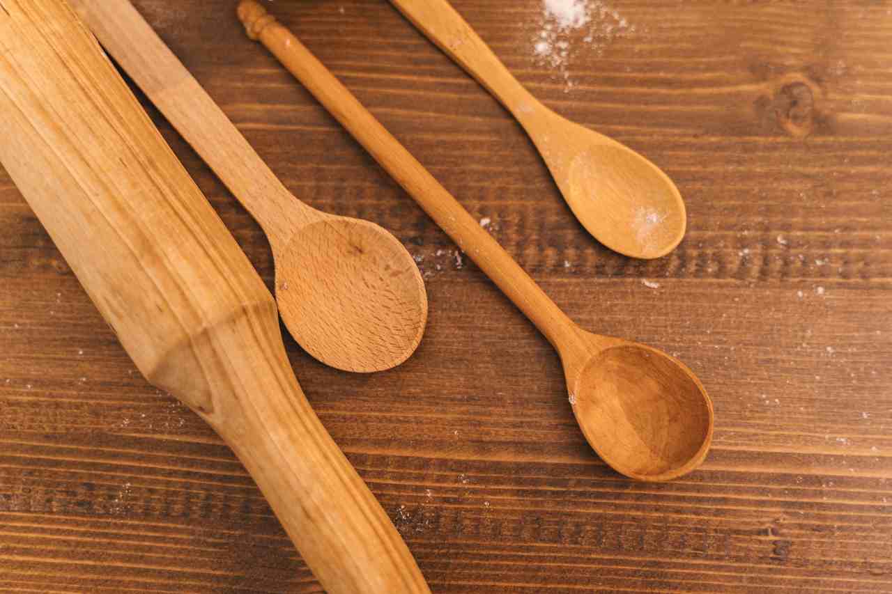 Come pulire i mestoli di legno: 3 metodi del tutto naturali