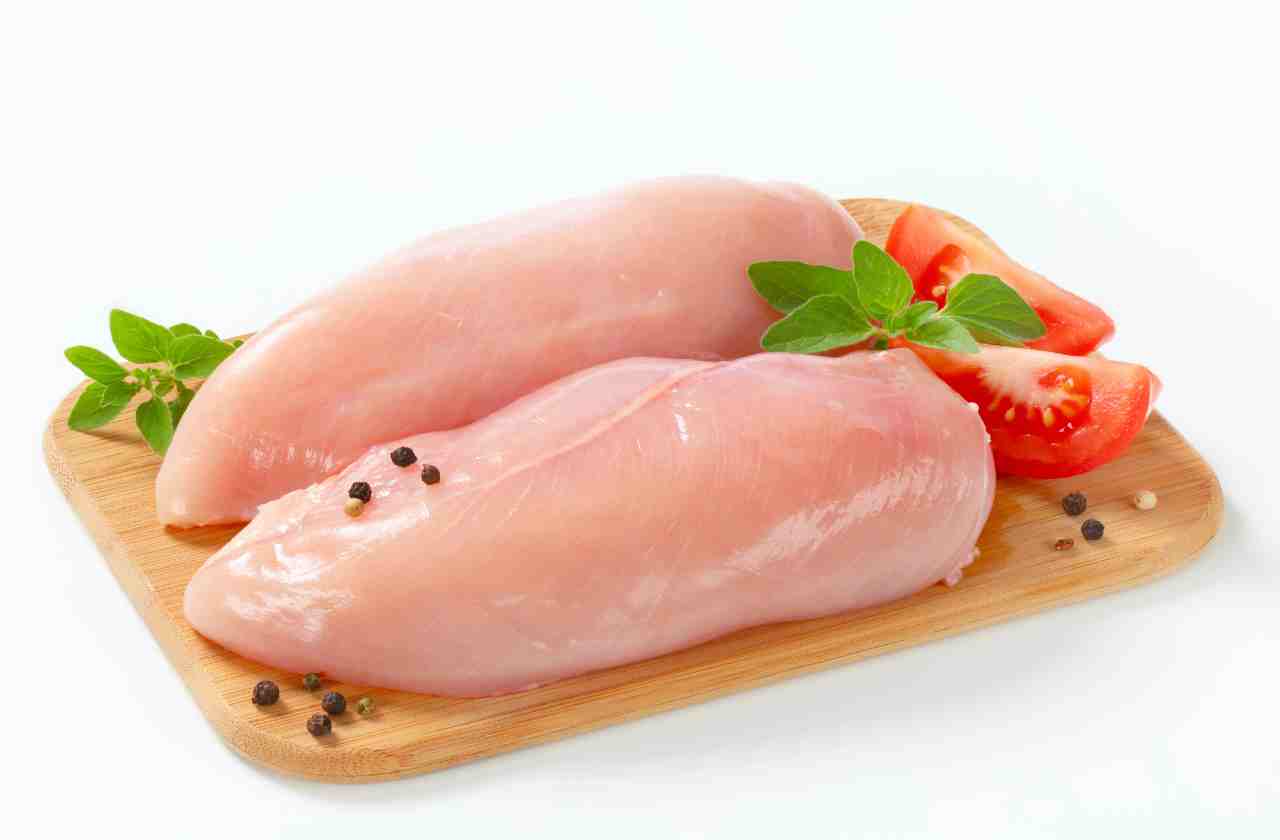 Petto di pollo, da quando lo faccio così non mi stanco mai di mangiarlo: pochissime calorie e tanto gusto