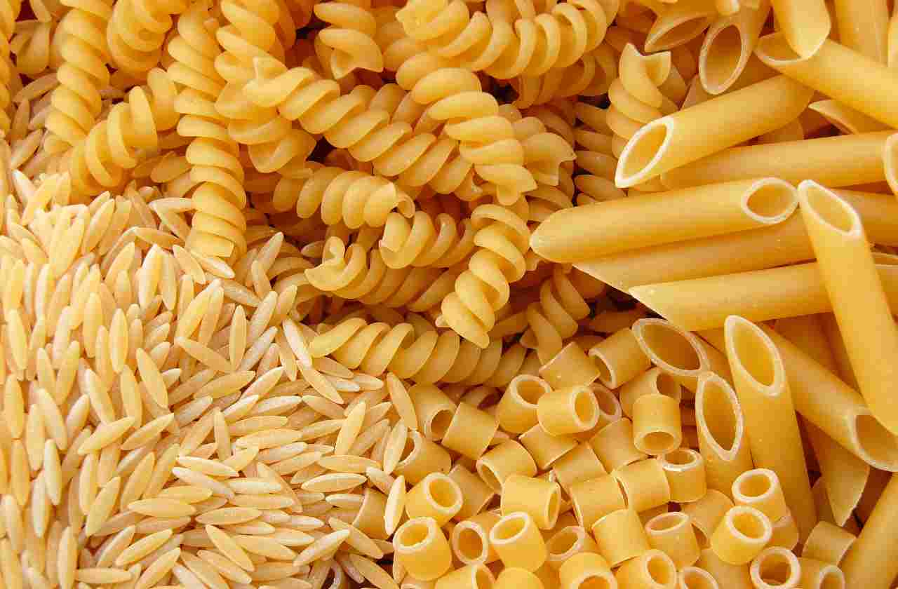 Pasta, quanti grammi mangiarne al giorno per non ingrassare: altro che 80gr | I nutrizionisti parlano chiaro