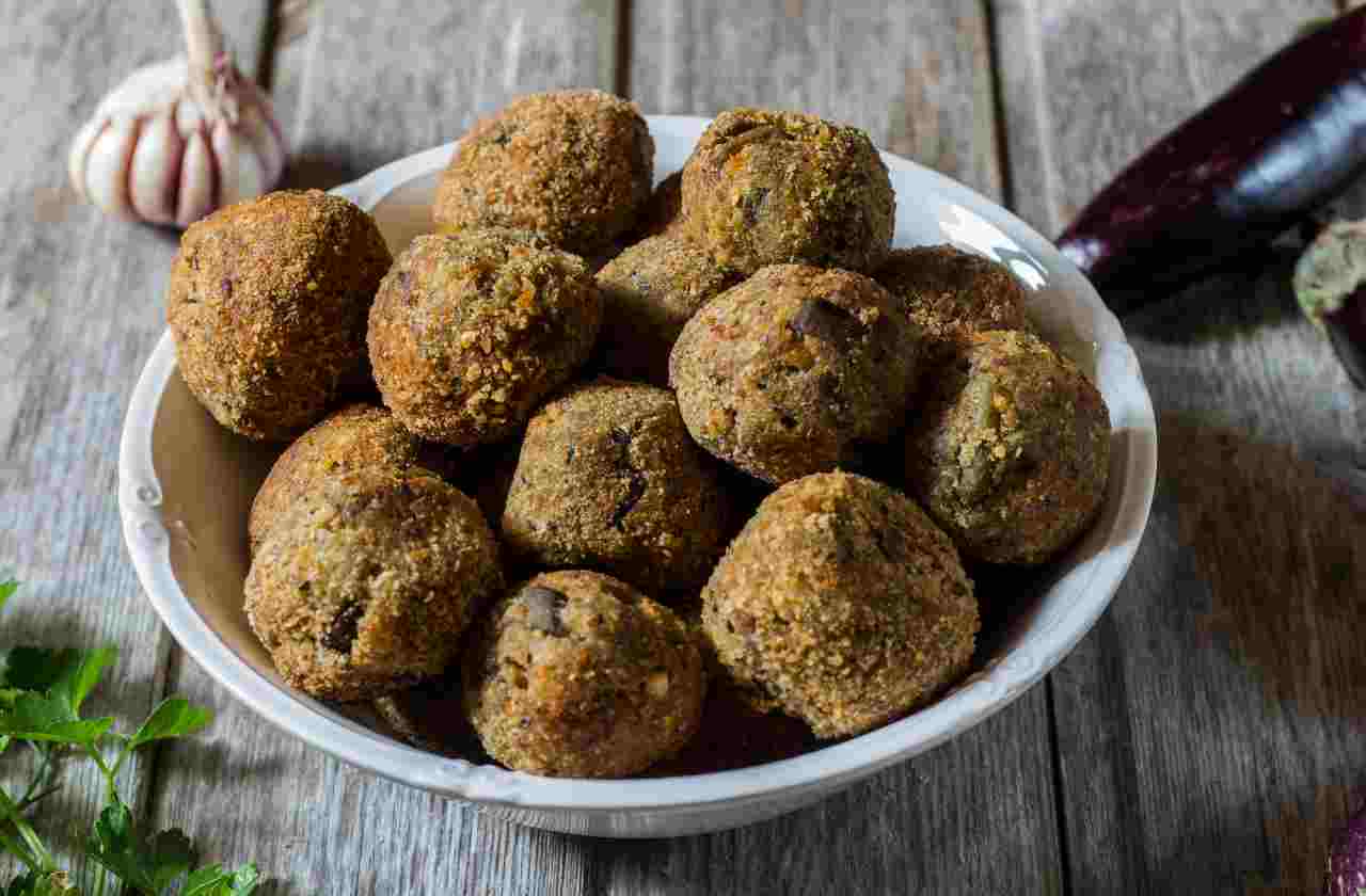 Polpette di melanzane, mia zia le prepara così e finiscono in un secondo: a tavola ce le litighiamo