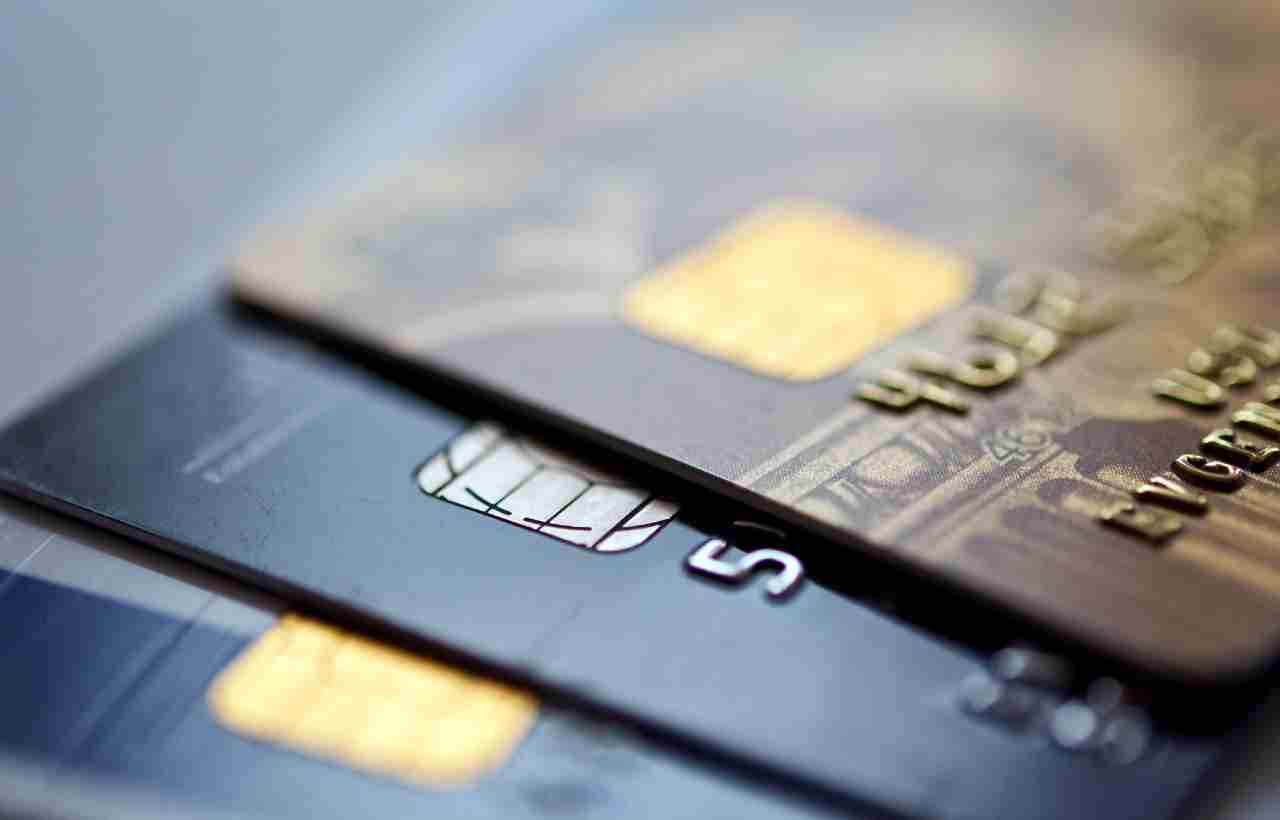 Carte e bancomat, arriva l’ultima truffa del pin: quando li scopri ti hanno già rubato tutto