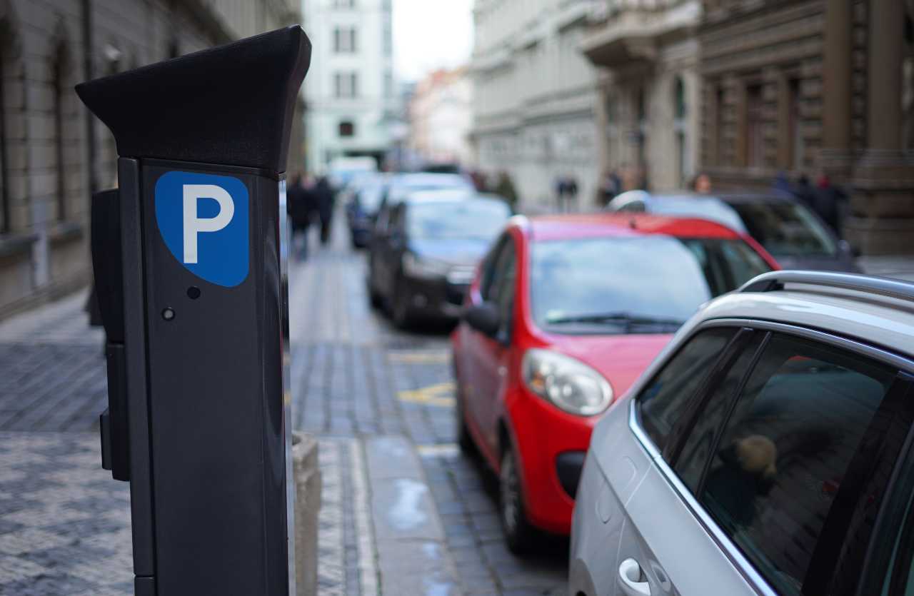 Truffa parcheggi, se hai queste monete ti derubano in tre secondi I Sta succedendo ovunque: cittadini sconvolti