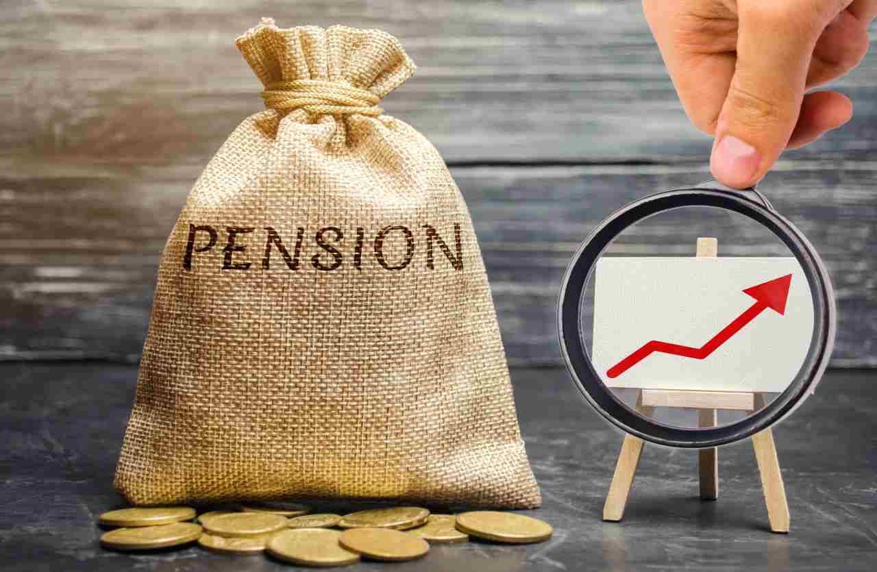 Pensioni, aumenti da aprile solo per alcune categorie | Preparati allo shopping pazzo se sei nella lista