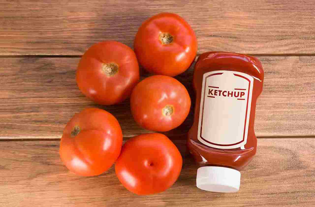 Hai un barattolo di ketchup? Non buttarlo via: prepari il dolce più buono del mondo in 5 minuti | Anche gli zii si leccheranno i baffi