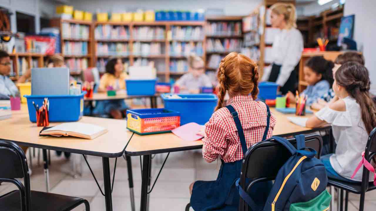 Erasmus 2024, ora anche i bambini possono studiare all’estero: non è una burla | Parti subito con tuo figlio