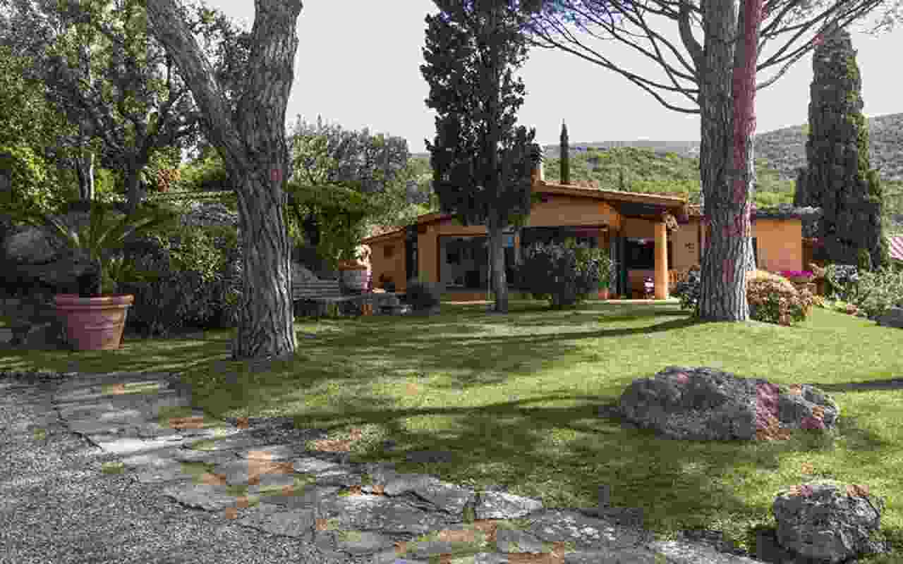 Casa con giardino - Avvisatore.it