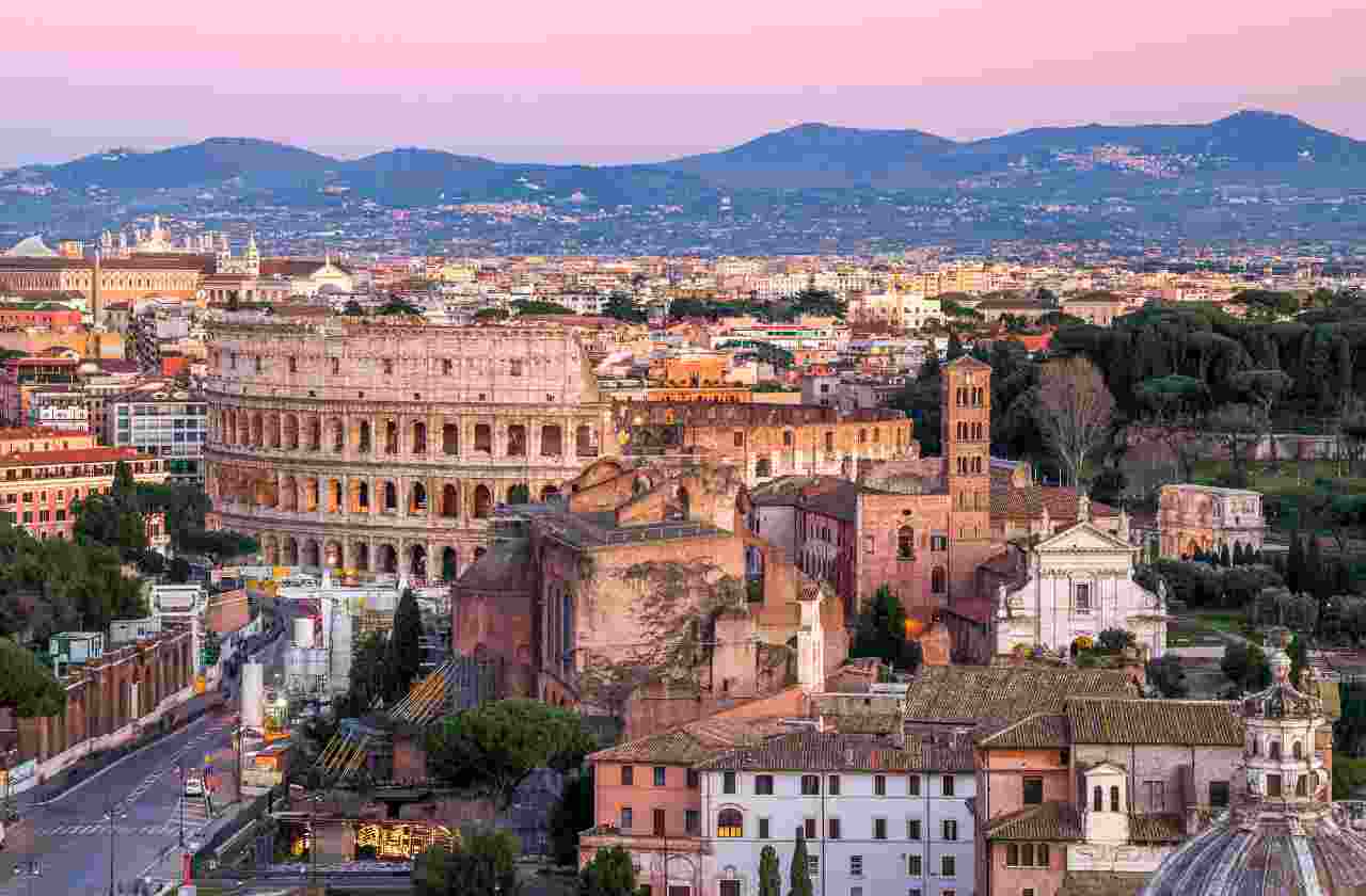 Se sei in questa città e scatti una foto rischi 500€ di multa: stanno seminando il panico ovunque | I controlli sono ovunque