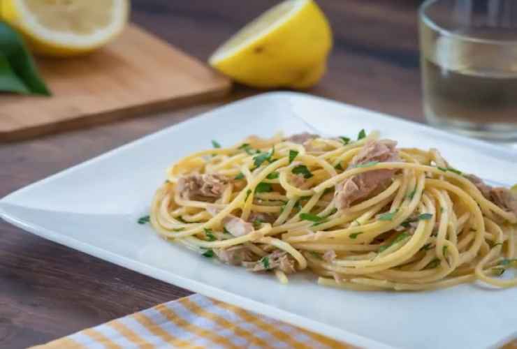 Spaghetti con tonno e limone - Avvisatore.it
