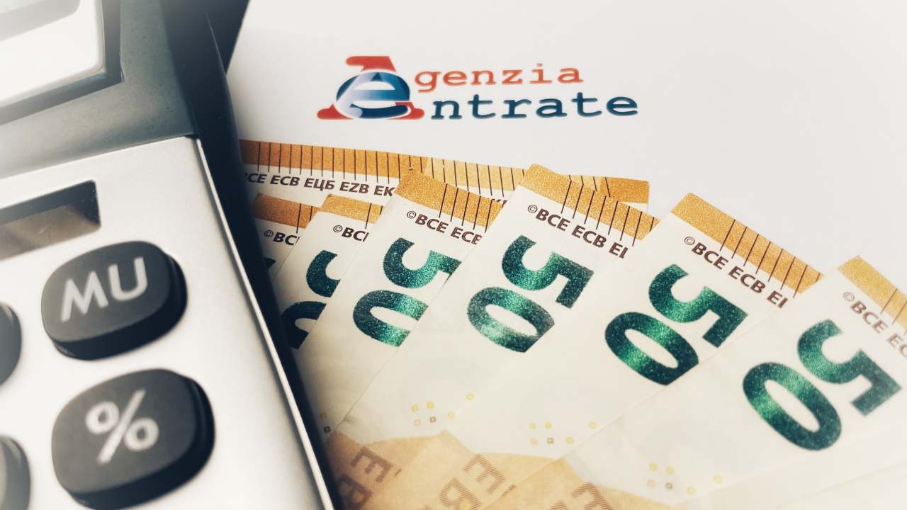 Agenzia delle Entrate, svuotati i conti di migliaia di italiani | Da lunedì 500€ in meno sul conto: tutta colpa di questo link