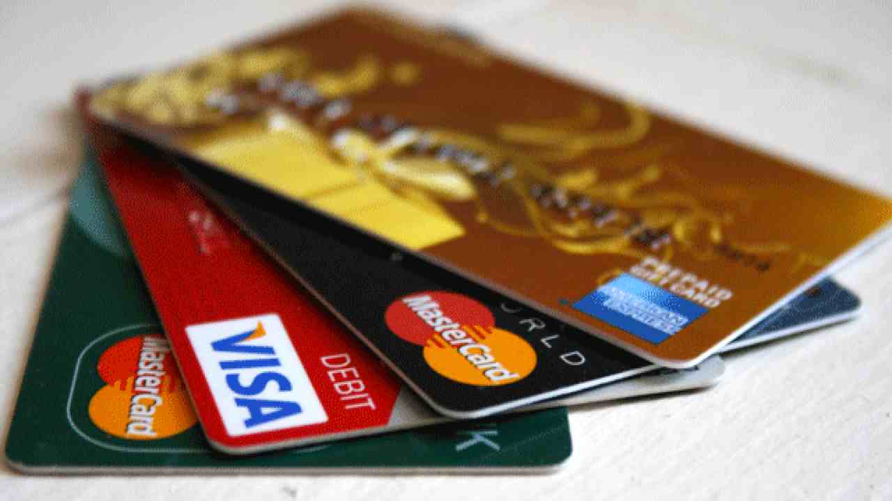 Carte di Credito, ti fregano mentre sei in strada | Prelevano tutto dal tuo conto e resti fregato