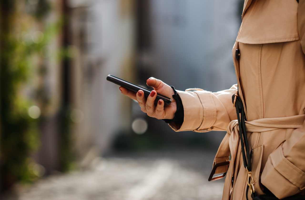 Poste Italiane, l’SMS truffa che fa paura a tutti | Il tuo conto è in pericolo, sbrigati: la situazione è drammatica