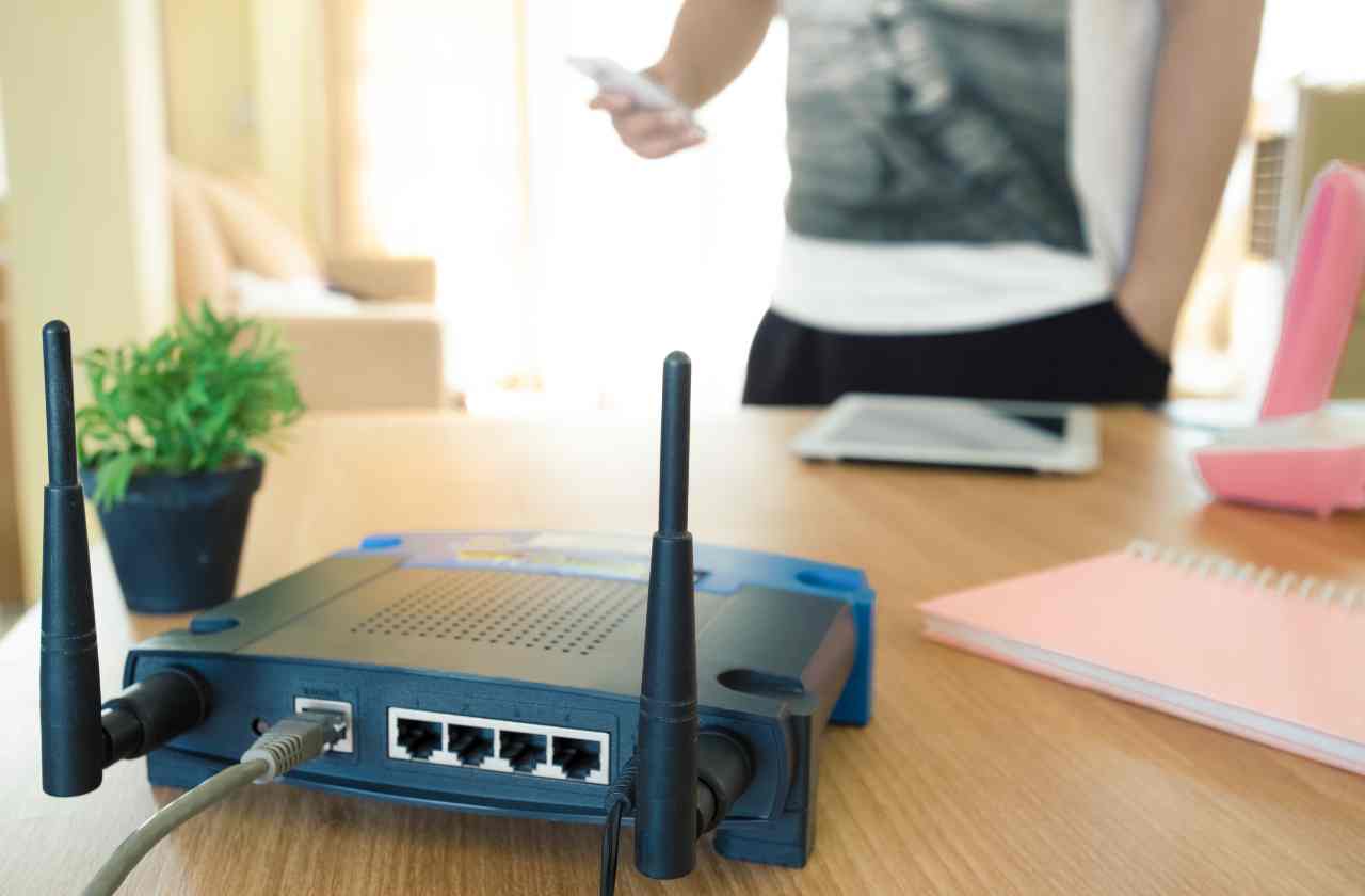 Wi-Fi, in estate rischi grosso: stai distruggendo il tuo router | Fai così se non vuoi buttarlo